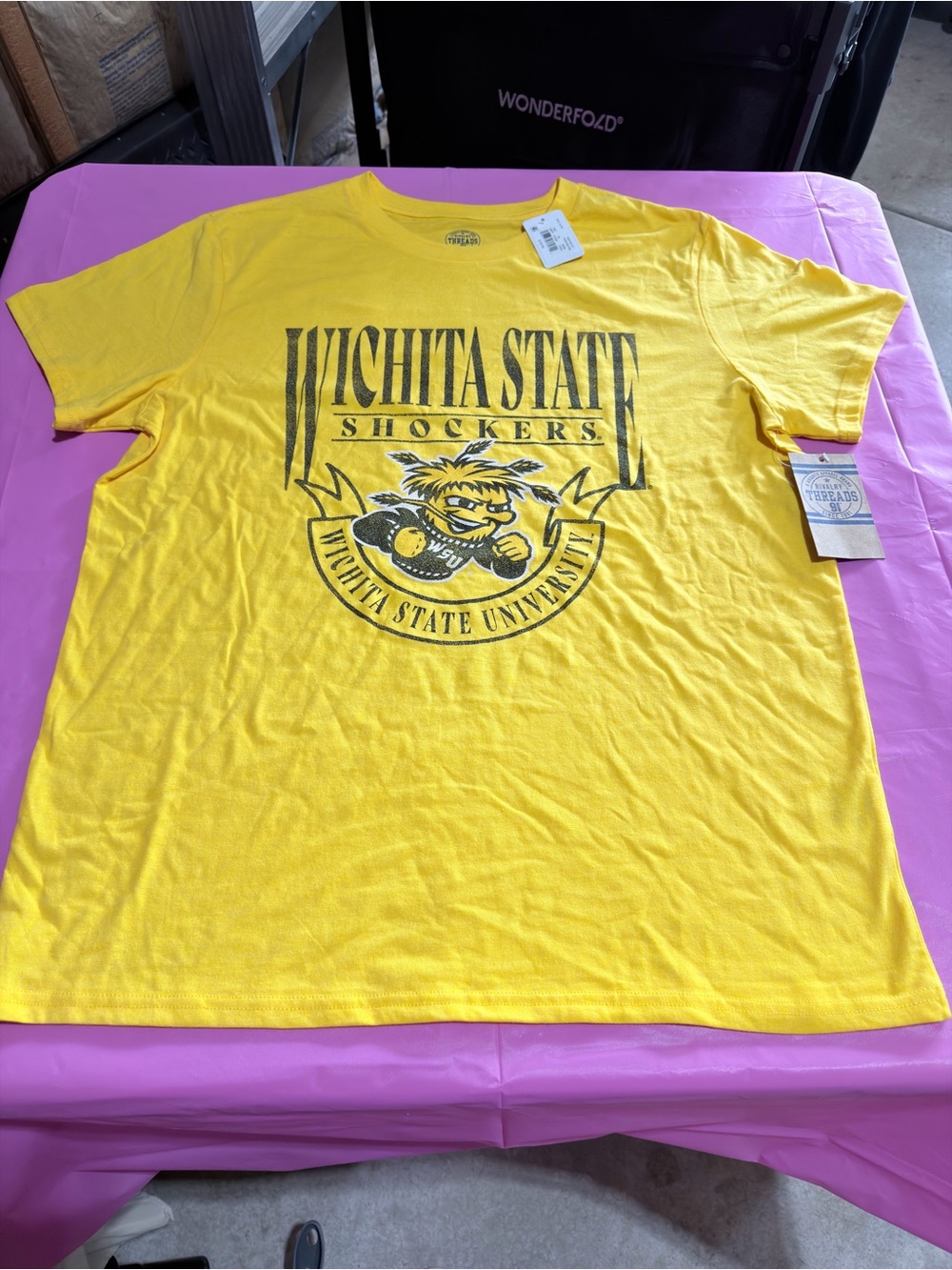 Wichita State Mens Shockers Yellow Graphic Tee - Large (42/44)
